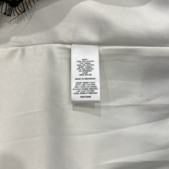 Express white with black lace dress (size 6) NWT - Picture 6 of 6